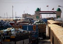 کامیون های حامل بار میوه در مرز شلمچه اجازه ورود به عراق را نیافتند