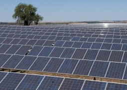 عراق و امارات برای تولید ۲ هزار مگاوات برق خورشیدی قرارداد امضا کردند