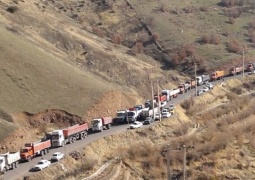 روزانه ۲۰۰ کامیون صادراتی از مسیر بازارچه مرزی سومار تردد می‌کنند