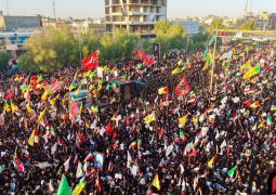 حضور گسترده عراقی‌ها برای استقبال از پیکر قائد شهید + فیلم